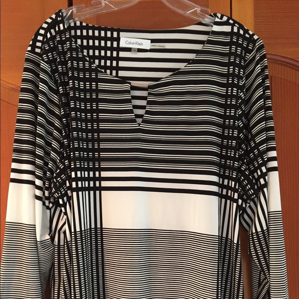 Calvin Klein cream & black metal detail shirt top